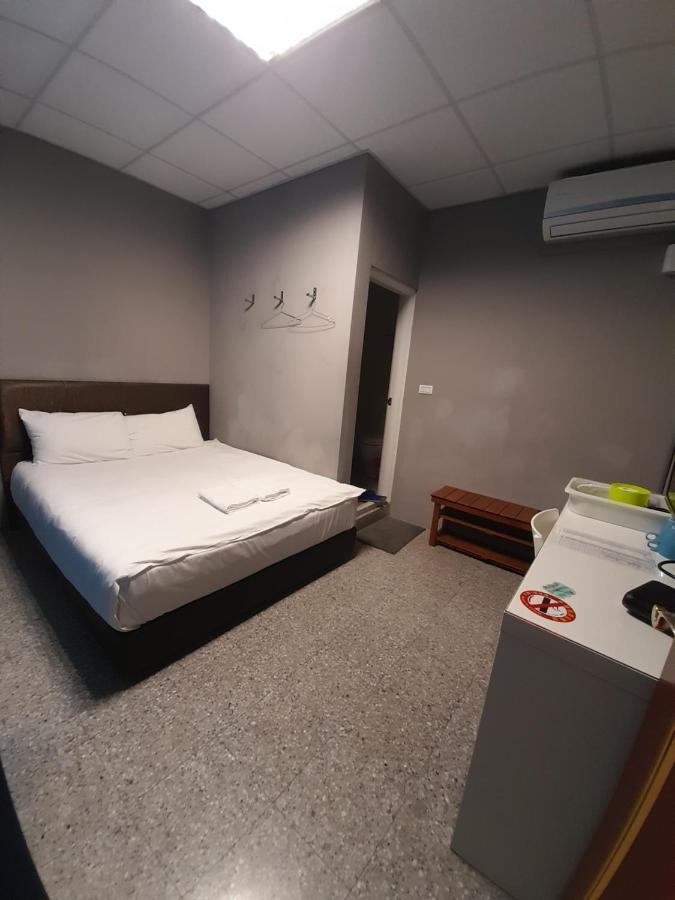 Zhu Feng Hotel Zhunan ภายนอก รูปภาพ